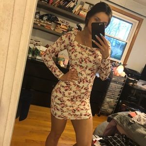 Long sleeve mini cotton dress. Rose print